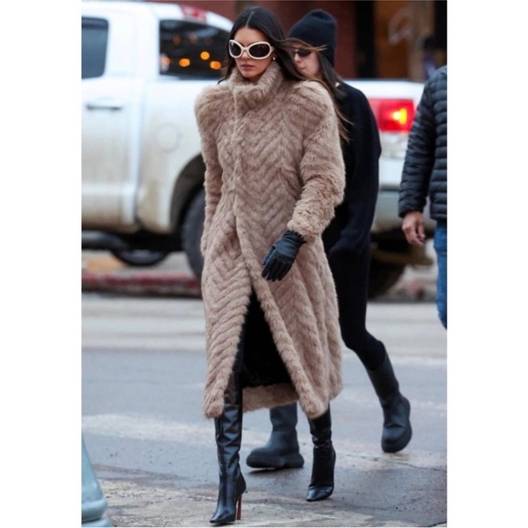 Balenciaga faux fur round shoulder fitted coat in beige seen on Kendall Jenner - Picture 2 of 9